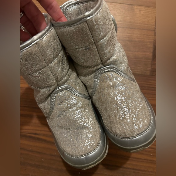 EUC Rubber Duck Crackled Metallic Silver Snow Jogger Boots - Picture 3 of 5